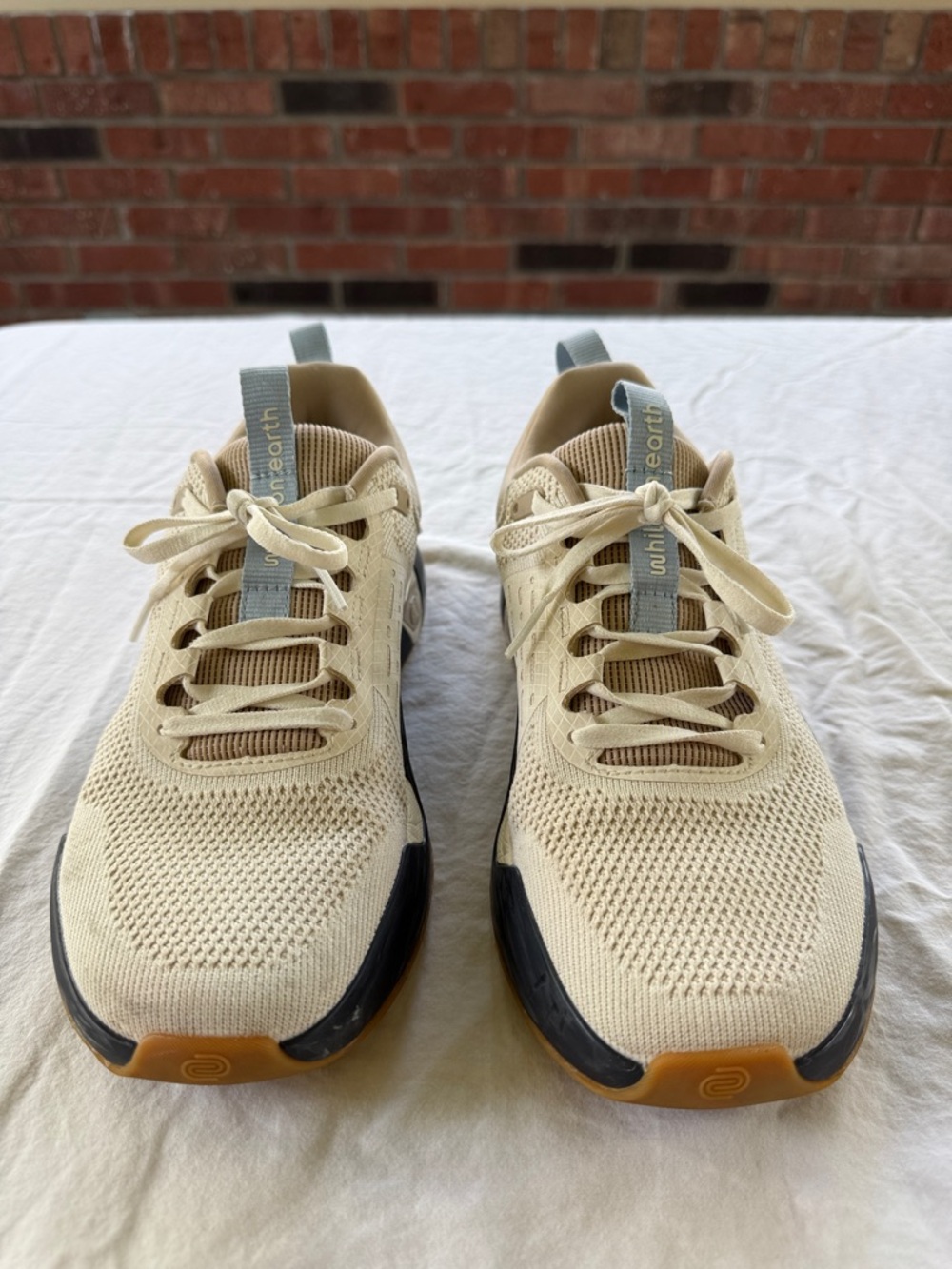 while on earth Women’s Move Trainers - Picture 2 of 6